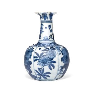 A Chinese blue and white pomegranate-shaped ewer — photo 3