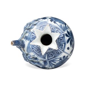 A Chinese blue and white pomegranate-shaped ewer — photo 6