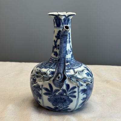 A Chinese blue and white pomegranate-shaped ewer — 照片 4