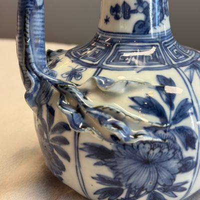 A Chinese blue and white pomegranate-shaped ewer — 照片 5