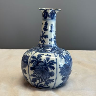 A Chinese blue and white pomegranate-shaped ewer — 照片 2