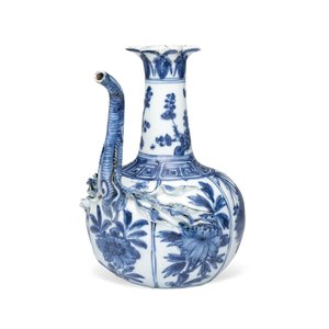 A Chinese blue and white pomegranate-shaped ewer — 照片 1