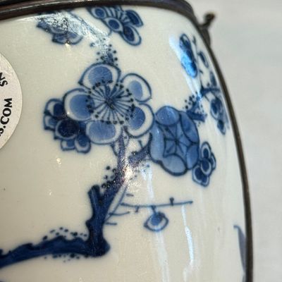 A Chinese blue and white porcelain jar, later adapted as a Vietnamese water pipe — foto 12