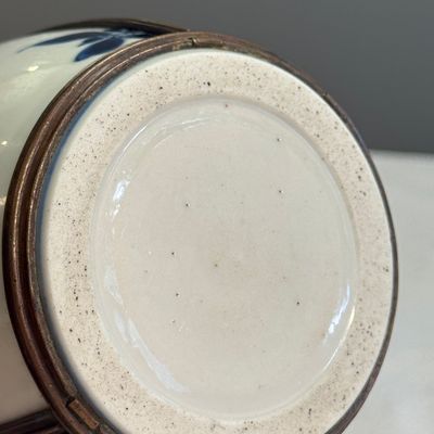 A Chinese blue and white porcelain jar, later adapted as a Vietnamese water pipe — foto 13