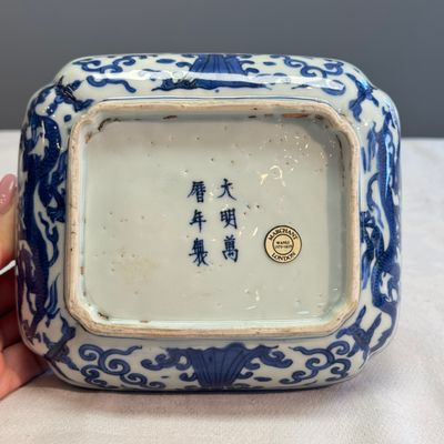A Chinese blue and white quatrefoil 'Dragon' box and cover — 照片 18