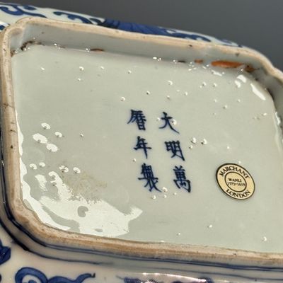 A Chinese blue and white quatrefoil 'Dragon' box and cover — 照片 23