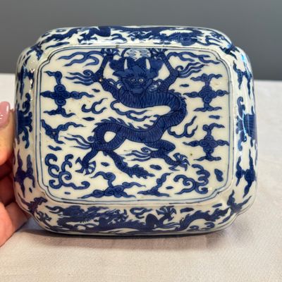 A Chinese blue and white quatrefoil 'Dragon' box and cover — 照片 26