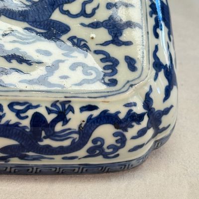 A Chinese blue and white quatrefoil 'Dragon' box and cover — 照片 30