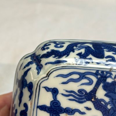 A Chinese blue and white quatrefoil 'Dragon' box and cover — 照片 6
