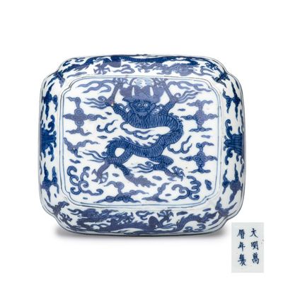 A Chinese blue and white quatrefoil 'Dragon' box and cover, Wanli mark and of the period