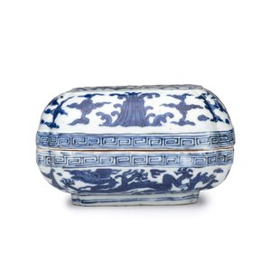 A Chinese blue and white quatrefoil 'Dragon' box and cover — 照片 3