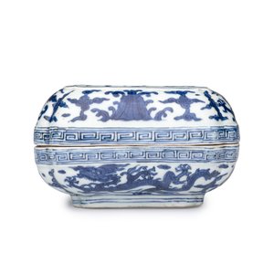 A Chinese blue and white quatrefoil 'Dragon' box and cover — 照片 4
