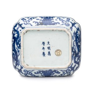 A Chinese blue and white quatrefoil 'Dragon' box and cover — 照片 8