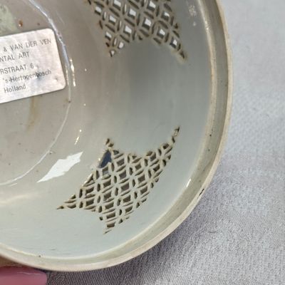 A Chinese blue and white reticulated 'Linglong' bowl and cover — 照片 12