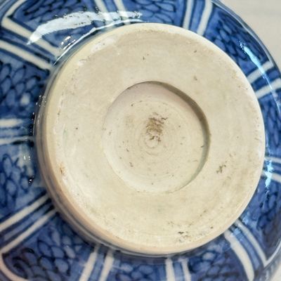 A Chinese blue and white reticulated 'Linglong' bowl and cover — 照片 18