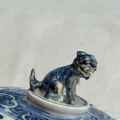 A Chinese blue and white reticulated 'Linglong' bowl and cover — 照片 24