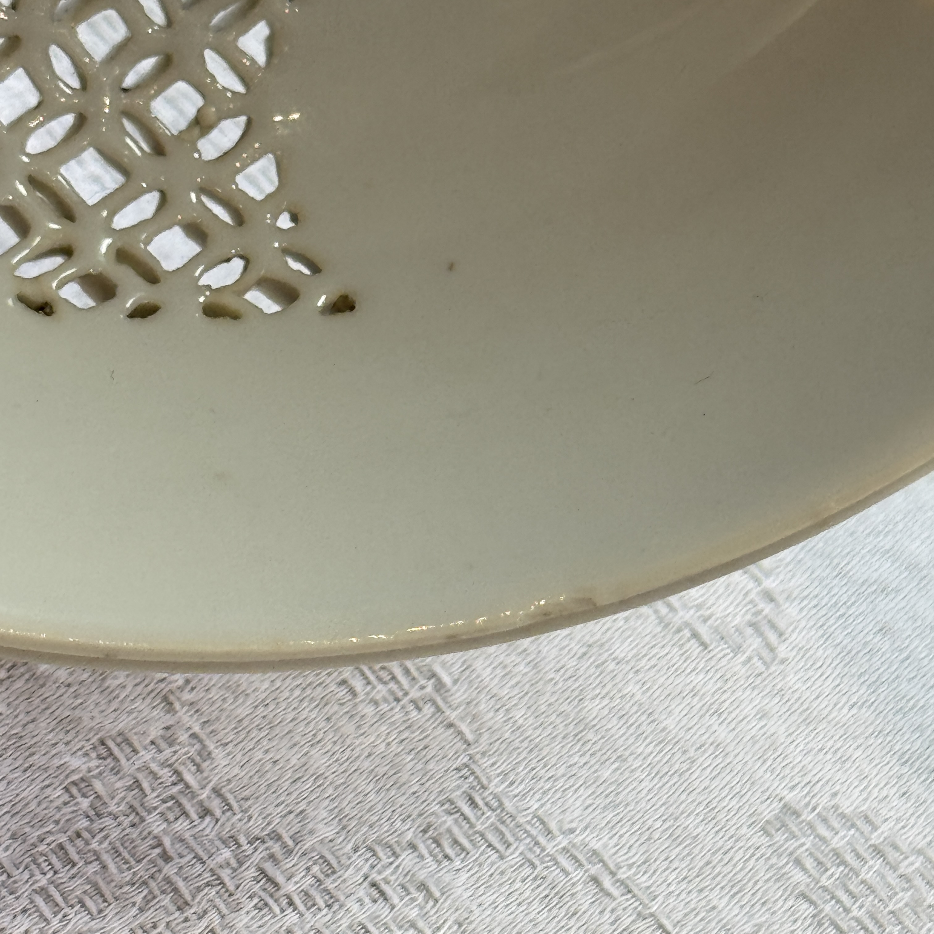 A Chinese blue and white reticulated 'Linglong' bowl and cover — 照片 32