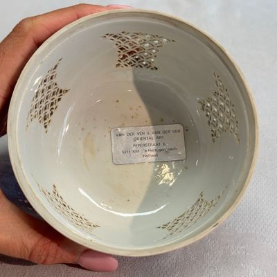 A Chinese blue and white reticulated 'Linglong' bowl and cover — 照片 8