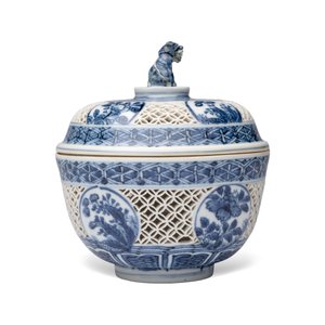 A Chinese blue and white reticulated 'Linglong' bowl and cover — 照片 4