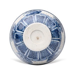 A Chinese blue and white reticulated 'Linglong' bowl and cover — 照片 6