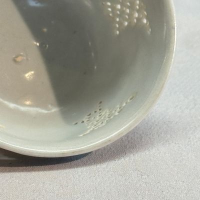 A Chinese blue and white reticulated 'Linglong' cup, Hatcher Cargo — 照片 11