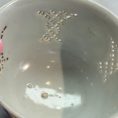 A Chinese blue and white reticulated 'Linglong' cup, Hatcher Cargo — 照片 12