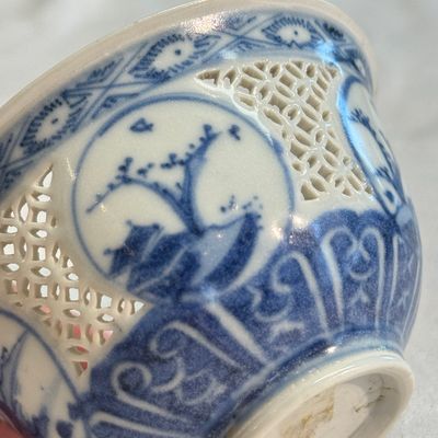 A Chinese blue and white reticulated 'Linglong' cup, Hatcher Cargo — 照片 13
