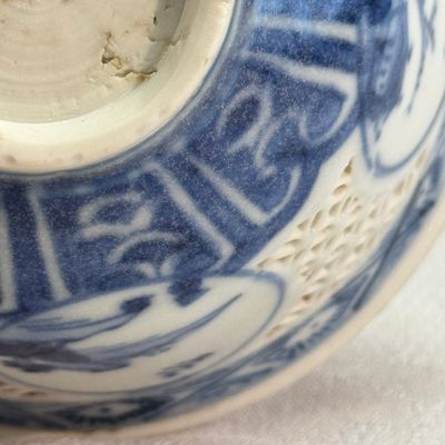 A Chinese blue and white reticulated 'Linglong' cup, Hatcher Cargo — 照片 19
