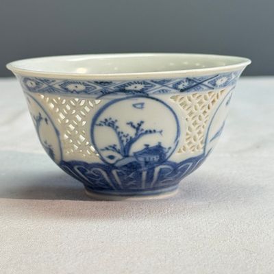 A Chinese blue and white reticulated 'Linglong' cup, Hatcher Cargo — 照片 6