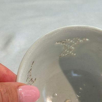 A Chinese blue and white reticulated 'Linglong' cup, Hatcher Cargo — 照片 9