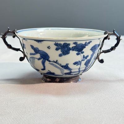 A Chinese blue and white silver-mounted 'Monkeys and Deer' bowl — foto 3