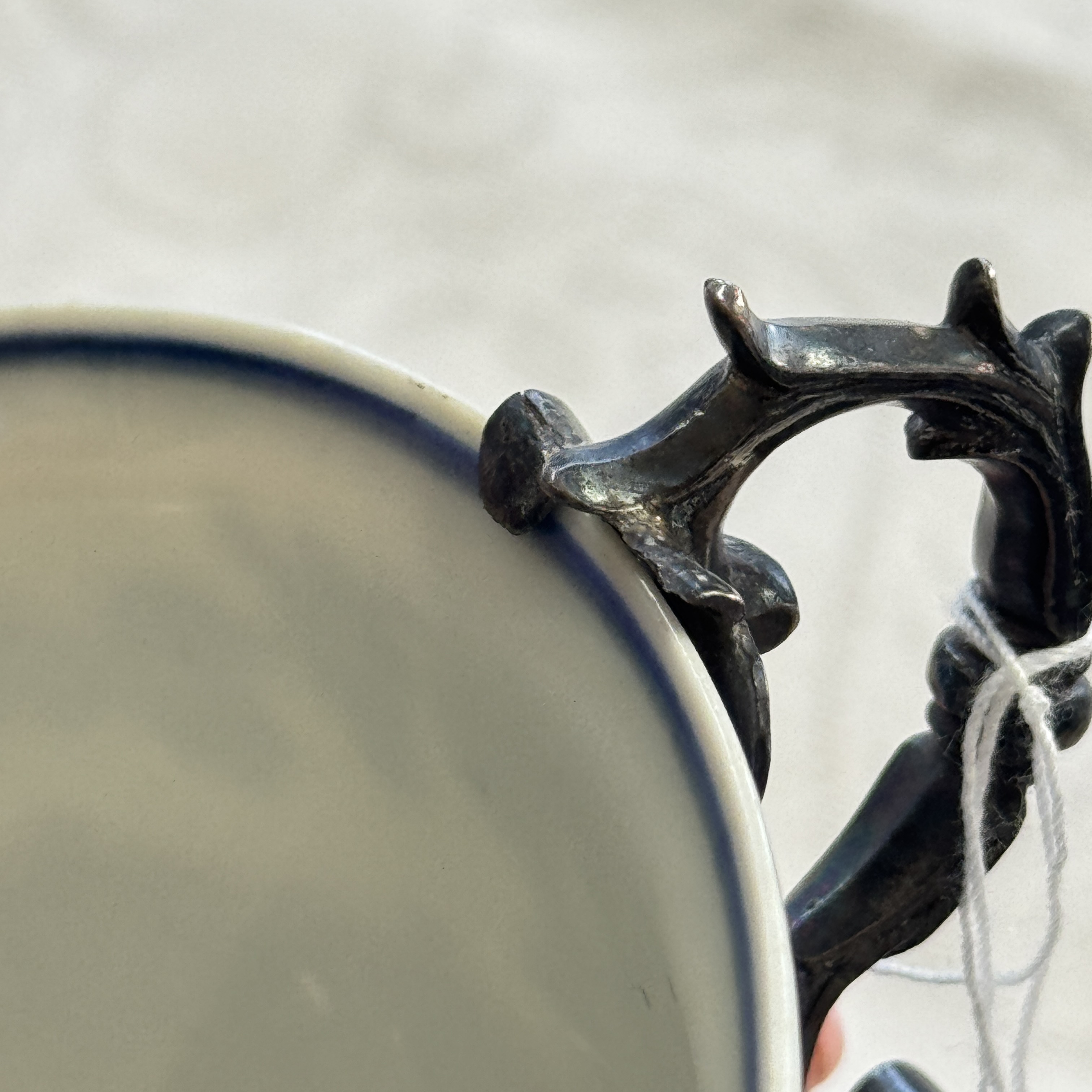 A Chinese blue and white silver-mounted 'Monkeys and Deer' bowl — foto 24