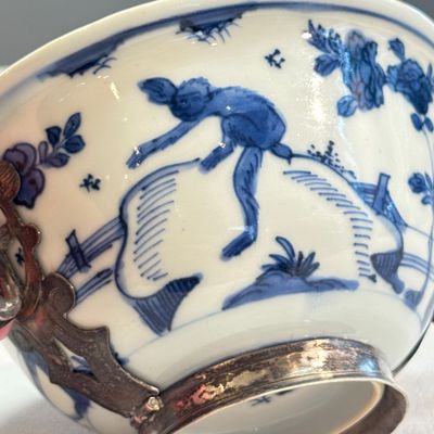 A Chinese blue and white silver-mounted 'Monkeys and Deer' bowl — foto 4