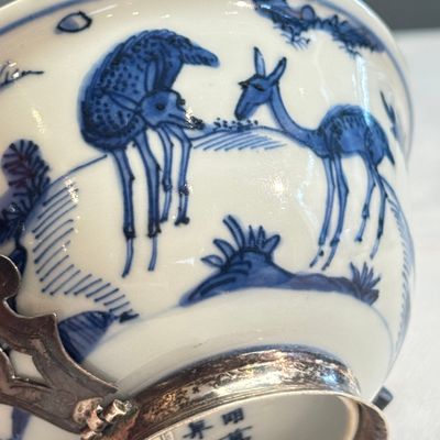 A Chinese blue and white silver-mounted 'Monkeys and Deer' bowl — foto 9
