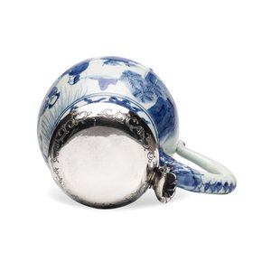 A Chinese blue and white silver-mounted 'Scholars' tankard — photo 6