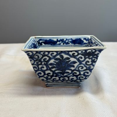 A Chinese blue and white square bowl — photo 1