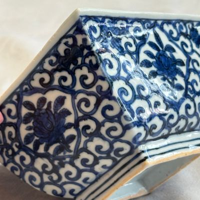 A Chinese blue and white square bowl — photo 12
