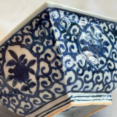 A Chinese blue and white square bowl — photo 14
