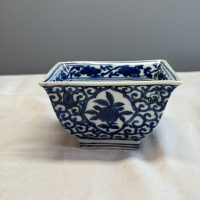 A Chinese blue and white square bowl — photo 2