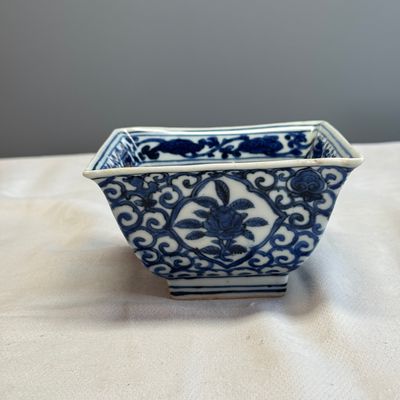 A Chinese blue and white square bowl — photo 3