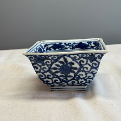 A Chinese blue and white square bowl — photo 4