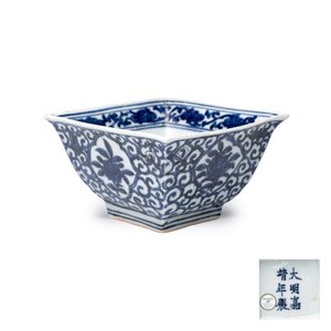A Chinese blue and white square bowl — photo 1