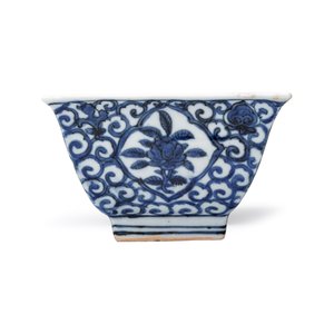 A Chinese blue and white square bowl — photo 2