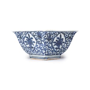 A Chinese blue and white square bowl — photo 3