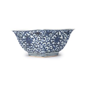 A Chinese blue and white square bowl — photo 8