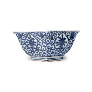 A Chinese blue and white square bowl — photo 9