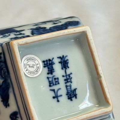 A Chinese blue and white square bowl with figural design — foto 17