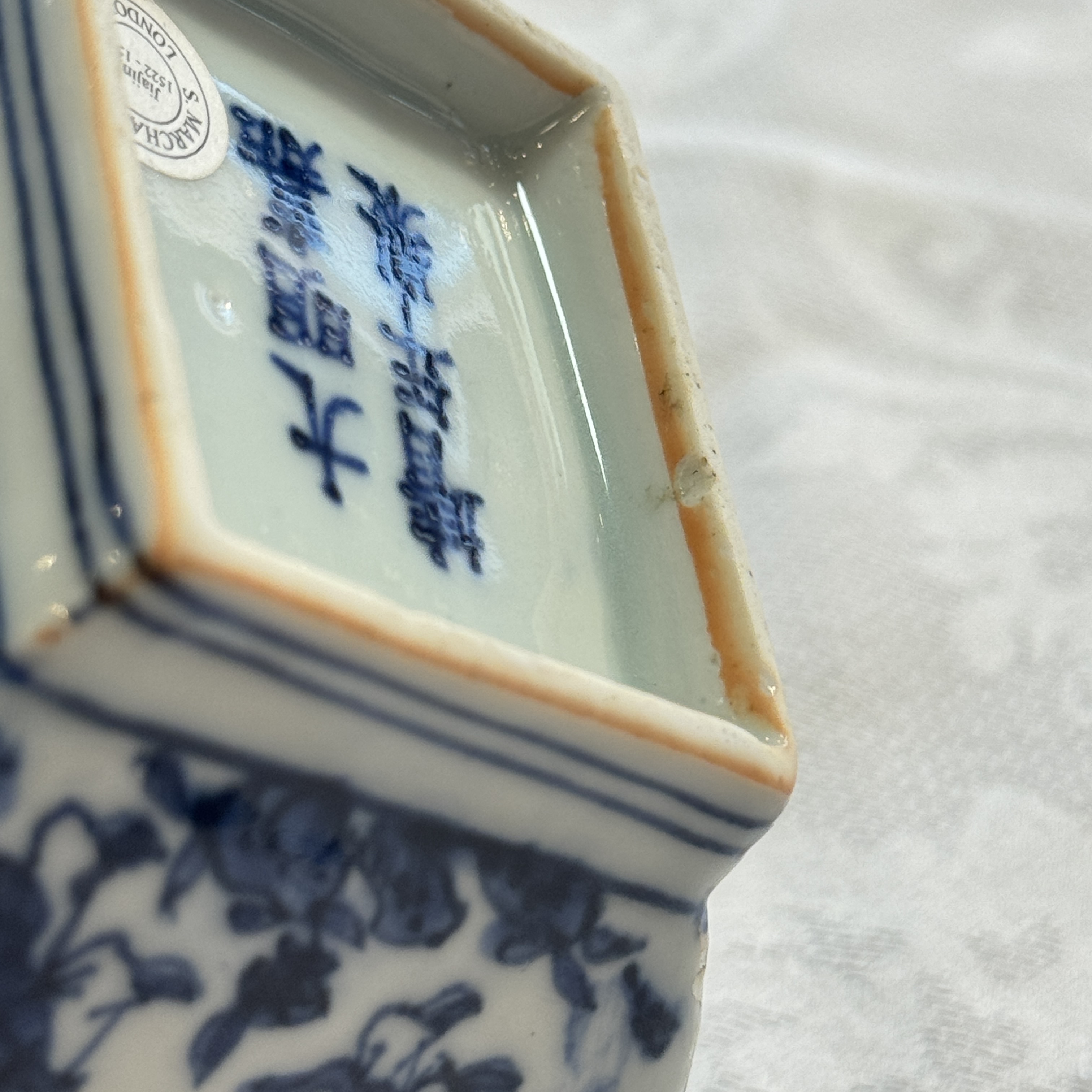 A Chinese blue and white square bowl with figural design — foto 19