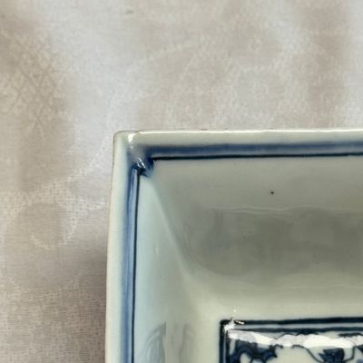 A Chinese blue and white square bowl with figural design — foto 7
