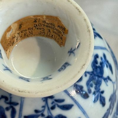A Chinese blue and white stem cup with floral design — foto 15